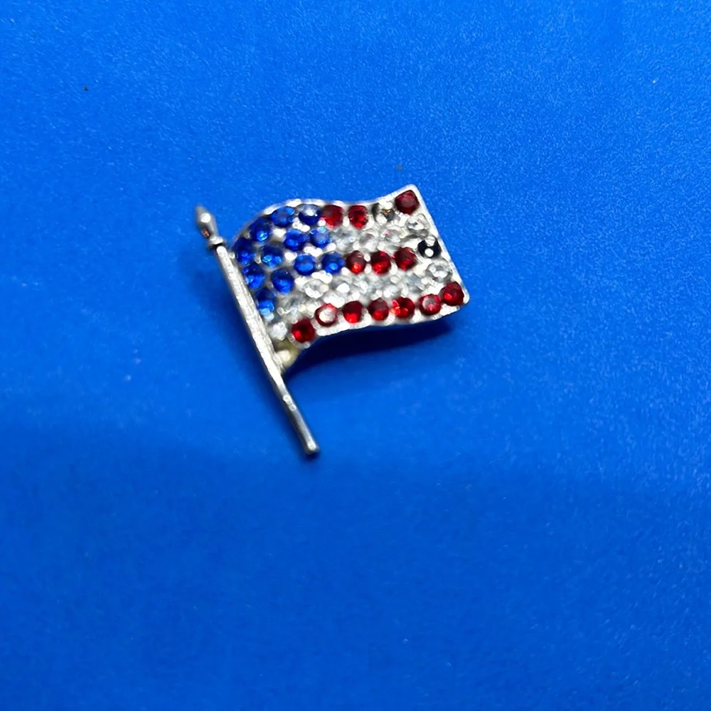 American flag brooch with red white and blue rhinestones‎